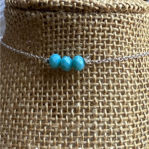 Turquoise color crystal delicate pendant necklace - Picture 2 of 2